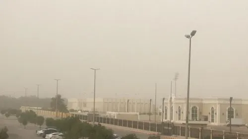 غبار سماء القطيف مستمر حتى الـ 8 مساء.. ولا أمطار حتى الآن