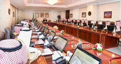 مجلس المنطقة الشرقية يُوجه بطرح وترسية المشاريع المُعتمدة للمحافظات في أوقاتها