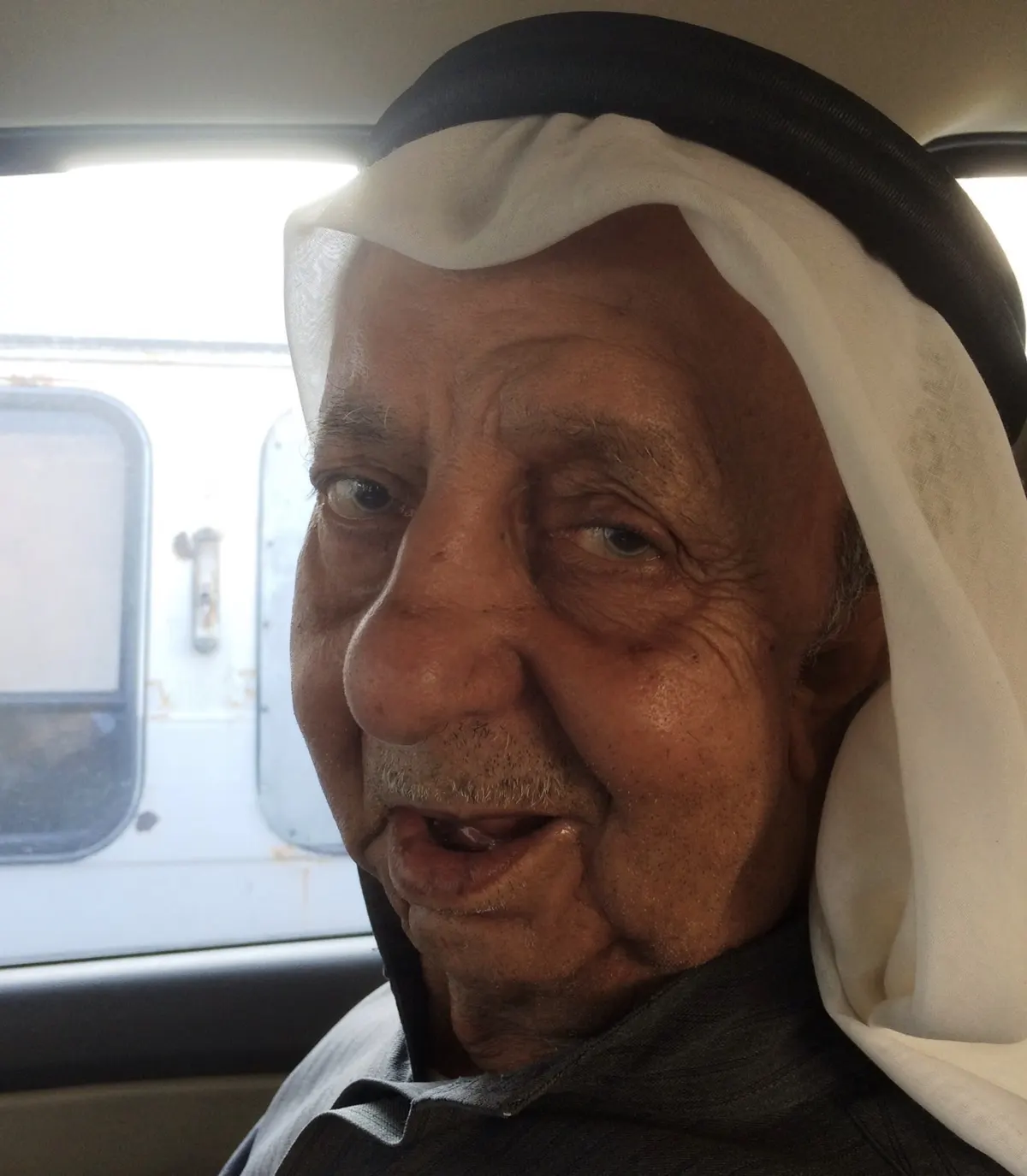العوامية تودّع “علي بن سعيد”.. من آخر جيل بنّائي القطيف