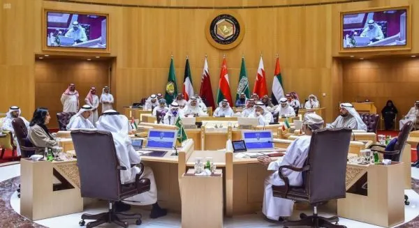 دول الخليح تستنفر لمواجهة كورونا الجديد بـ”إجراءات احترازية”