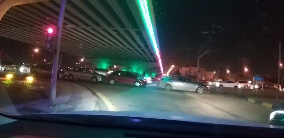 بعد حادث السيارات الثلاث.. حادث خماسي يخنق طريق أحد