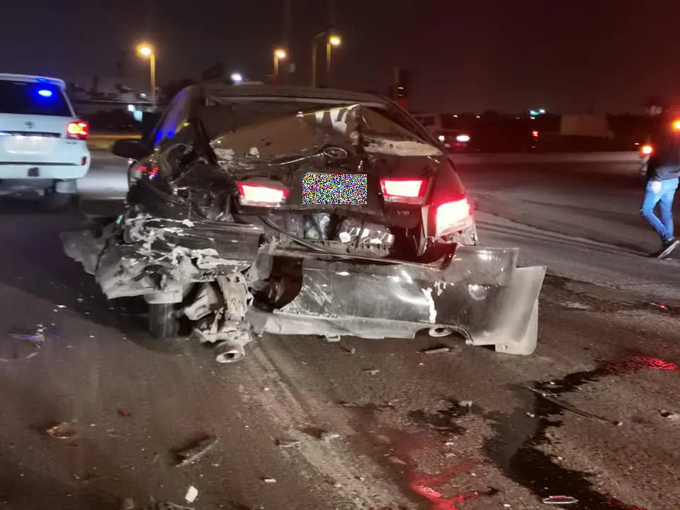نجاة أسرة و3 سائقين من حادث في طريق أحد