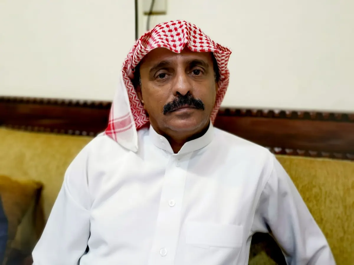 [فيديو] يمنيٌّ خُطف طفله من كورنيش الدمام يزور أسرة الخنيزي