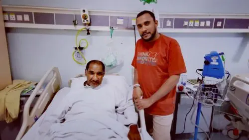 [فيديو] نجاح عملية زراعة كُلية أحمد آل طلاق لوالده