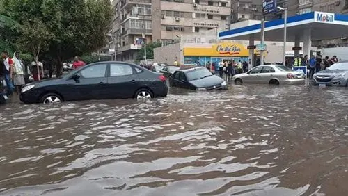 أمطار ورعود تُنسي المصريين كورونا لمدة 48 ساعة وتزج بهم إلى عيشة أهل الكهف