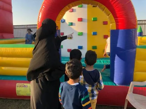 مهرجان “داروش” ينجو يومين من احترازات “كورونا”.. وختامه “امْبصَّل”