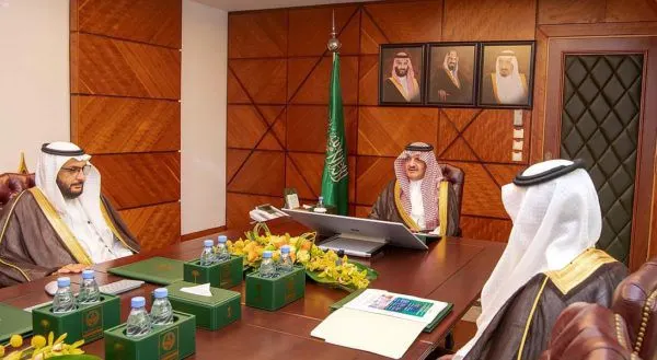 أمير الشرقية يدعو الجميع إلى التعاون مع الجهات المعنية بمكافحة “كورونا”