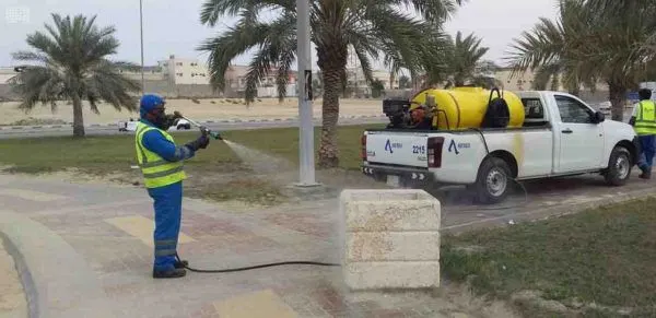 يومياً.. اخضاع عمال النظافة في حاضرة الدمام لكاشف قياس درجة الحرارة