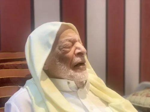 [فيديو وصور] أحمد شرّوفنا.. تناول طعامه 3 ملوك.. ونجا من الضرب في قصر أبي نواس