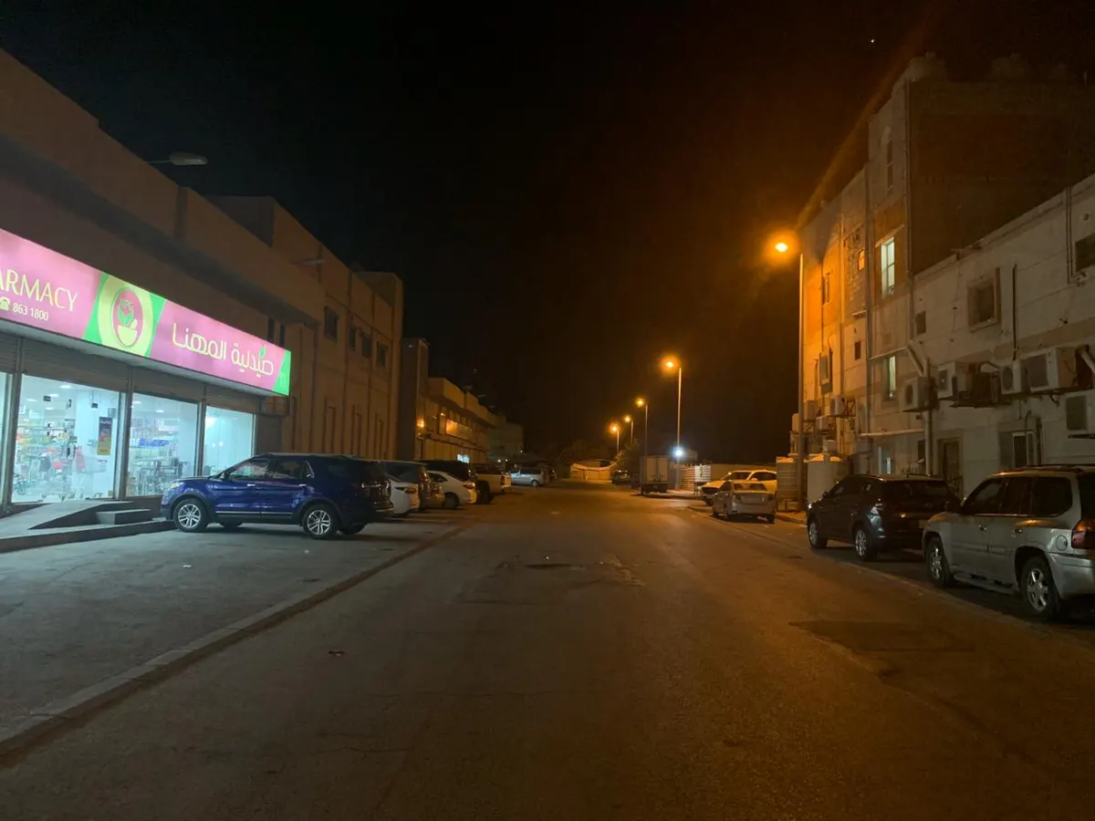 [فيديو] السعوديون يختبرون تجربة جديدة.. وقت العشاء كأنه منتصف الليل
