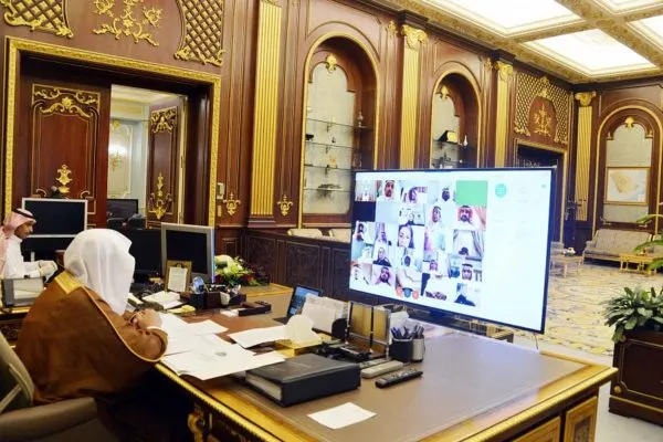 “الشورى” يطالب وزارة الإعلام بدعم الصحف الورقية وتحويلها إلى إلكترونية