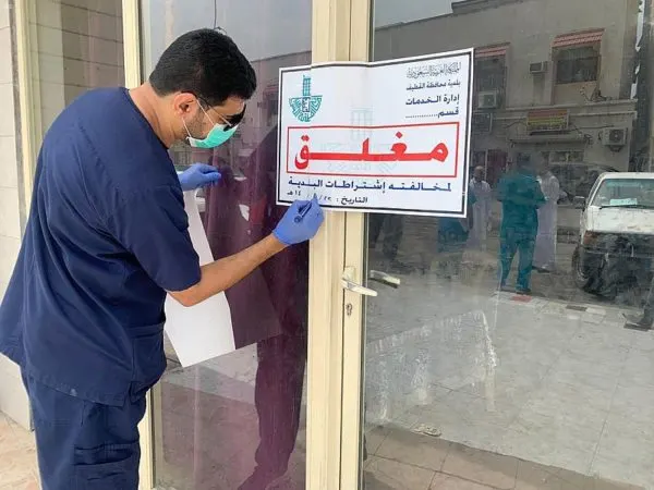 رغم الأزمة.. اكتشاف 11 ألف بيضة فسدت قبل البيع في أسواق القطيف