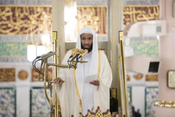 [صور] صلاة عيد الفطر في المسجدين الحرام والنبوي
