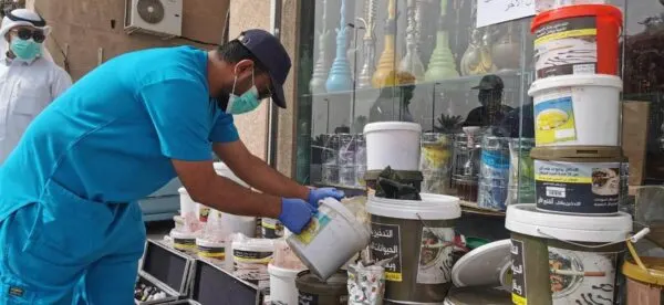 اكتشاف 34 طنًاً من الأغذية الفاسدة في أسواق القطيف