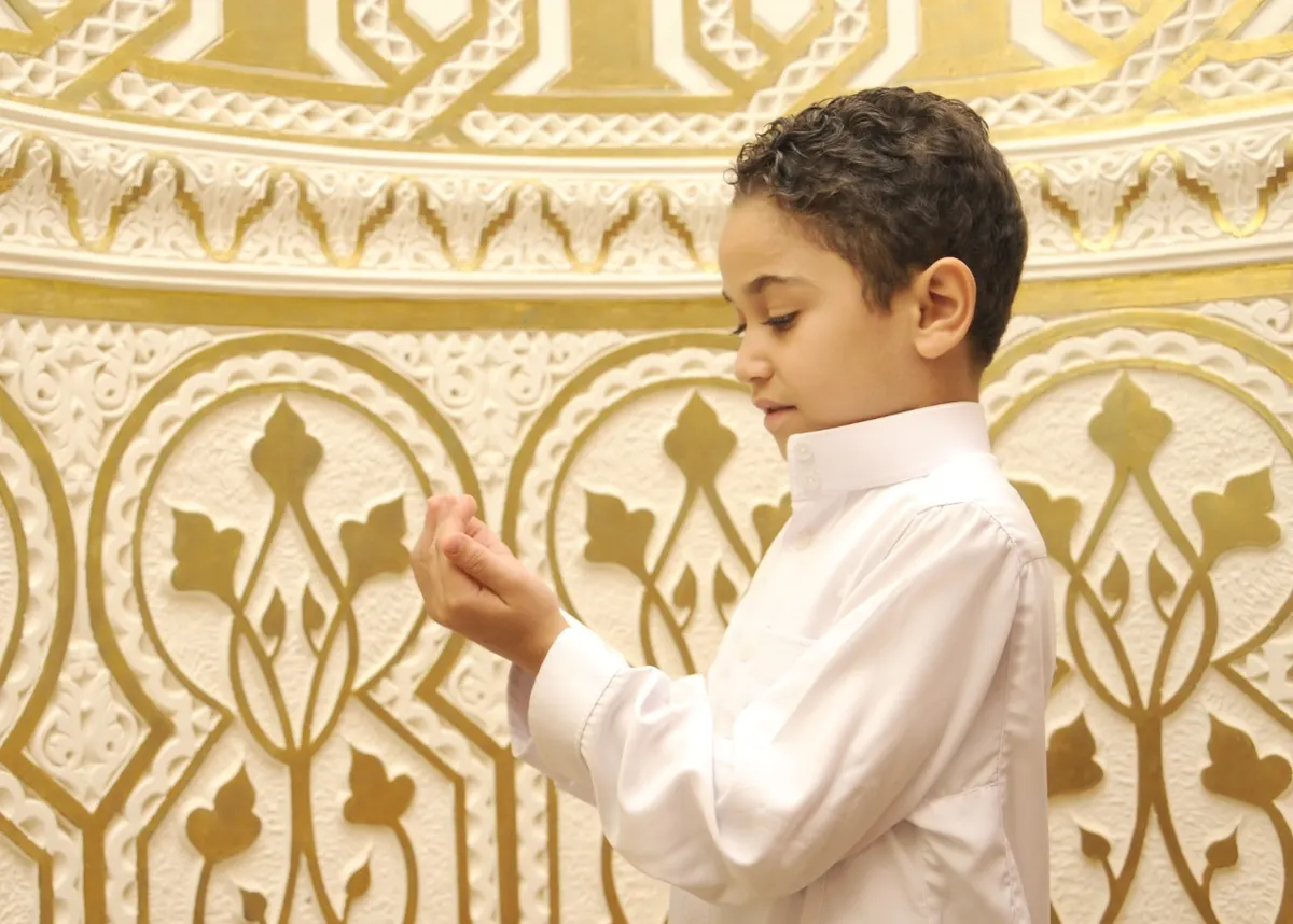 منازل السعوديين تتحول إلى مساجد.. والأئمة آباء وأبناء