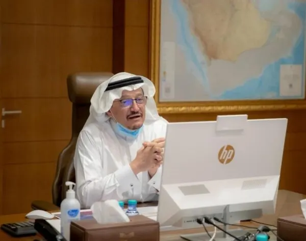 {كورونا} دول الخليج تتجه لتعزيز التعليم الإلكتروني بالمدارس والجامعات
