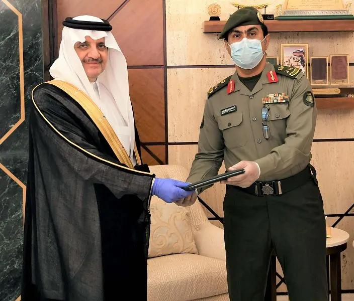 أمير الشرقية لمدير الجوازات: عرِّفوا المستفيدين على الخدمات الإلكترونية الجديدة