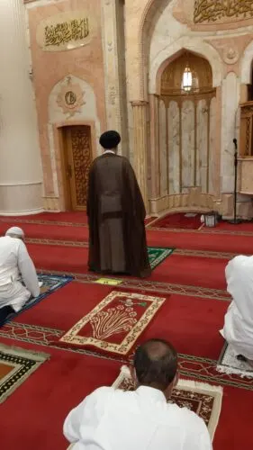 السيد علي الناصر: نستأنف الصلاة بحذر.. وسنكتفي بـ30 دقيقة فقط