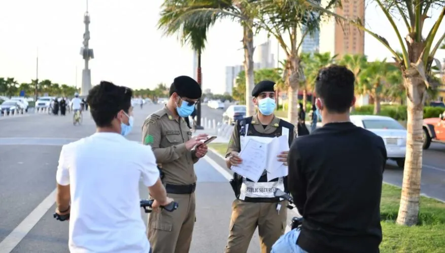 النيابة: تجمعات المنازل والاستراحات محظورة ويُعاقب عليها