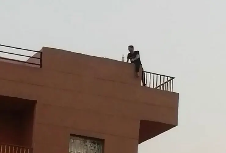 القطيف.. محاولة انتحار لمقيم عربي في شارع الملك عبدالعزيز تنتهي بسلام