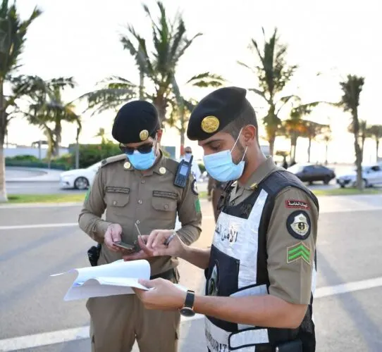 227 مخالفاً يدفعون 227 ألف ريال لعدم ارتدائهم الكمامات