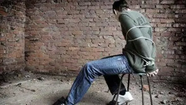 3 بنجلاديشيين يحتجزون وافداً ويبتزون ذويه لدفع 25 ألف ريال