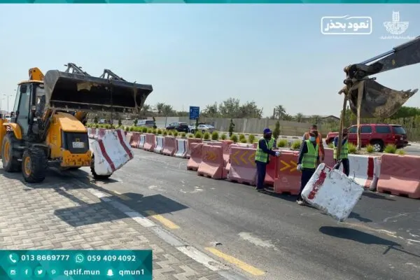 بلدية القطيف تُلزم مقاولاً إصلاح الهبوط الأراضي في شارع أُحد