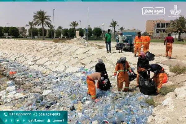 شواطئ القطيف تستعد لعيد الأضحى بالنظافة وتركيب كراسي جلوس