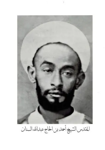 الشيخ أحمد السنان.. حامل عمامة يكسب من كدّ يمينه