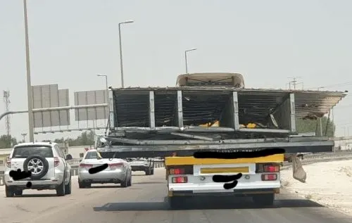 [صور] الخطر يسير بلا مبالاة في طريق أبو حدرية