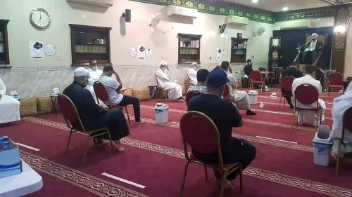 12 حالة “كورونا” تُغلق 10 مساجد في 5 مناطق