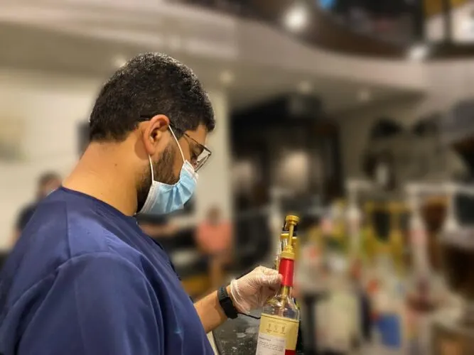 القطيف.. “إجراء نظامي” بحق «كوفي شوب» أقام حفلاً موسيقياً بلا احترازات