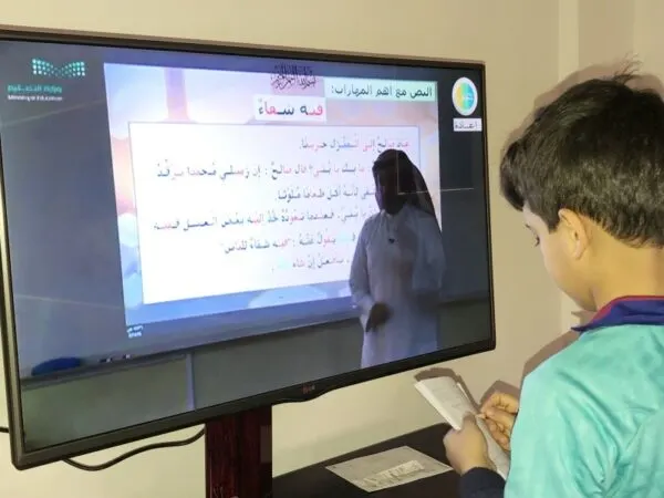 لأول مرة.. الطلبة السعوديون يؤدون الاختبارات فوق الأسرة بدون مراقبين