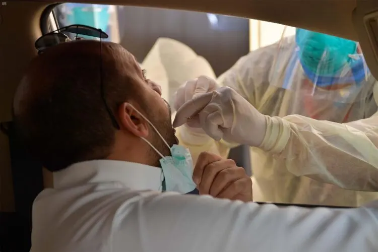 “الصحة” لـ”المجتمع”: حافظوا على صحة كبار السن وبادروا بتسجيلهم لأخذ اللقاح