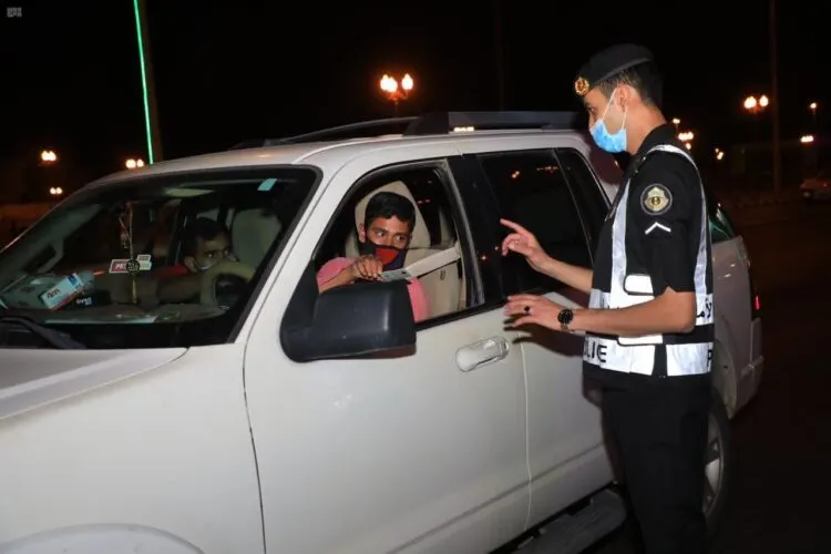 الغرامات تلاحق 603 أشخاص لعدم ارتدائهم الكمامات