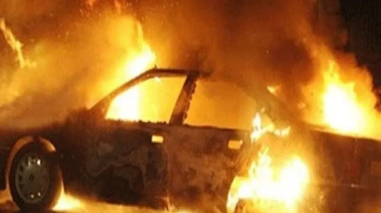شاب يحرق مركبة آخر إثر خلاف بينهما