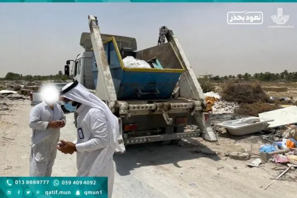 عقوبات لمؤسستي تأجير حاويات ألقيتا مخلفات البناء في صفوى