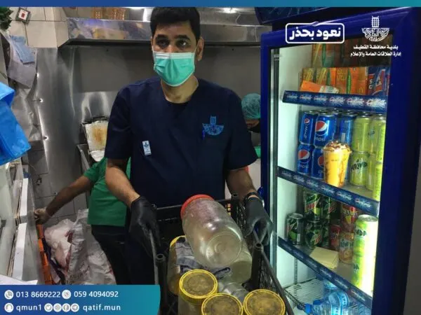 مصادرة لحوم مجهولة المصدر من مستودع في القطيف
