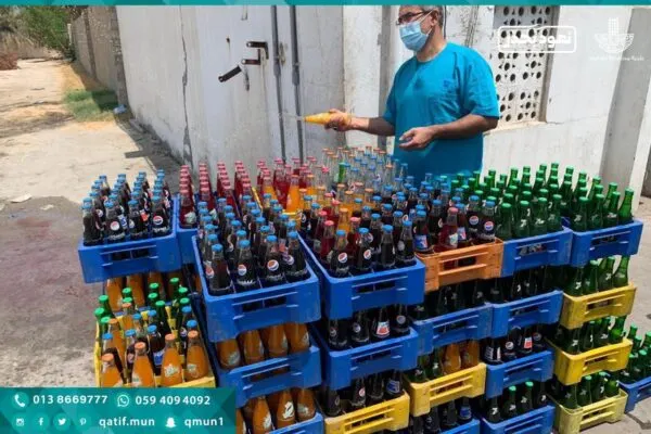 960 قارورة مشروبات غازية فاسدة في محل بالقطيف