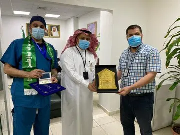 “القطيف المركزي” يكرم كولة على جهوده في جائحة كورونا