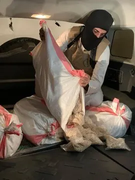 سعوديان يحاولان إغراق عسير بـ399 ألف حبة “كبتاغون”