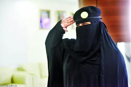 توقيف سعودي أساء لمنسوبات قطاع عسكري في مواقع التواصل