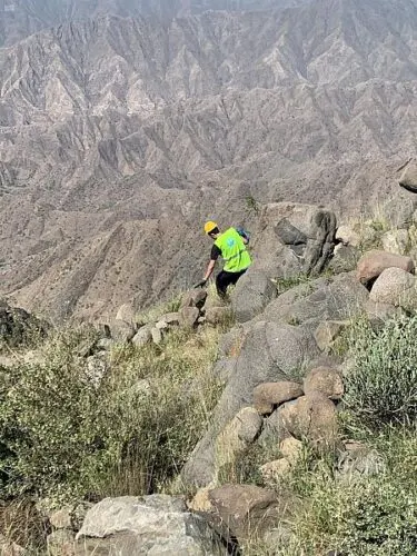 إنقاذ شخصين سقطا من ارتفاع 4 آلاف متر
