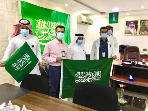 [اليوم الوطني] العلم الحاضر الأبرز في احتفالات منسوبي “صحة القطيف”