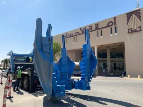 الأحساء.. مُعدة حديثة لنقل وزراعة الأشجار المعمّرة
