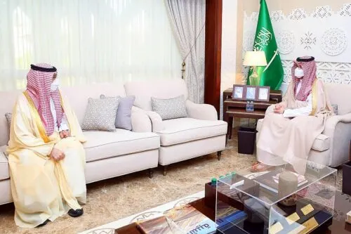 نائب أمير الشرقية يطلع على خطط موسم الأمطار وحركة المسافرين على جسر الملك فهد