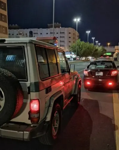 إيقاف سائق أزعج سيدة بالضغط على الفرامل.. وحركات “غير لائقة”
