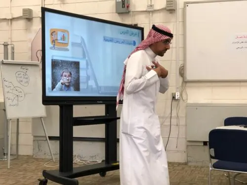 التاروتي والصفار سبقا “مدرستي” بـ3 سنوات في تقديم الدروس عن بُعد