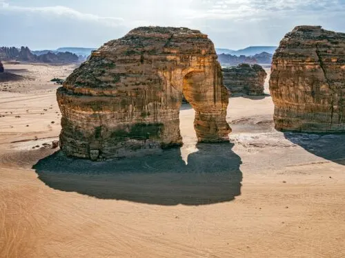 العُلا.. الحجر ودادان وجبل عكمة تستقبل الزوّار بعد 15 يوماً