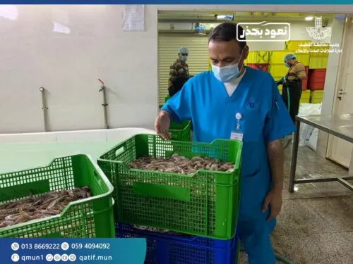 بلدية تاروت تراقب معامل حفظ الأسماك ومأكولات الأطفال